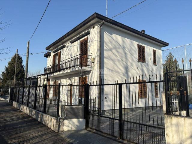 Villa Indipendente in vendita a Acquanera, Como