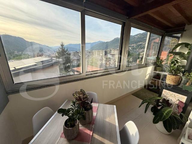 Villa Indipendente in affitto a Muggiò, Como