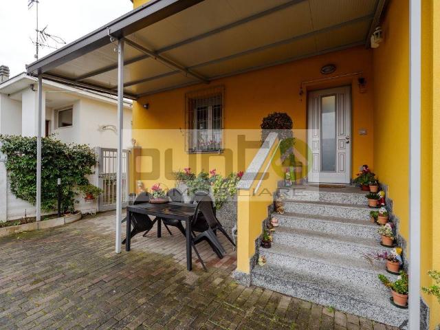 Villa Indipendente in vendita a Concorezzo, Cascina San Vincenzo
