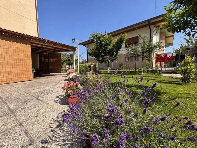 Villa Indipendente in vendita a Parè, Conegliano
