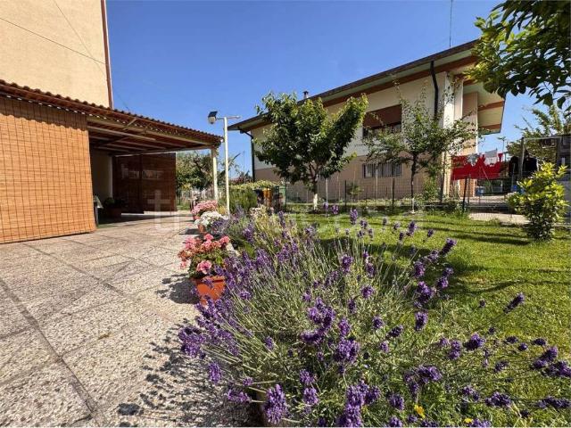Villa Indipendente in vendita a Parè, Conegliano