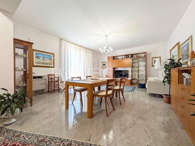 Villa Indipendente in vendita a Unione dei Comuni della Val Vibrata, Controguerra