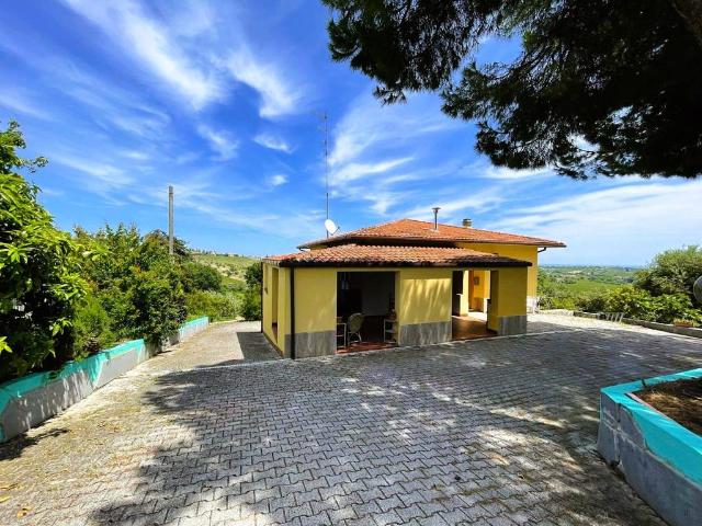 Villa Indipendente in vendita a Unione dei Comuni della Val Vibrata, Corropoli