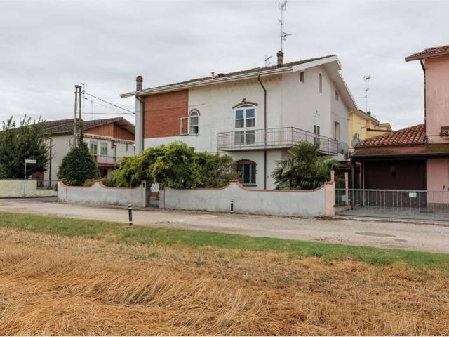 Villa Indipendente in vendita a Unione Terre e Fiumi, Copparo