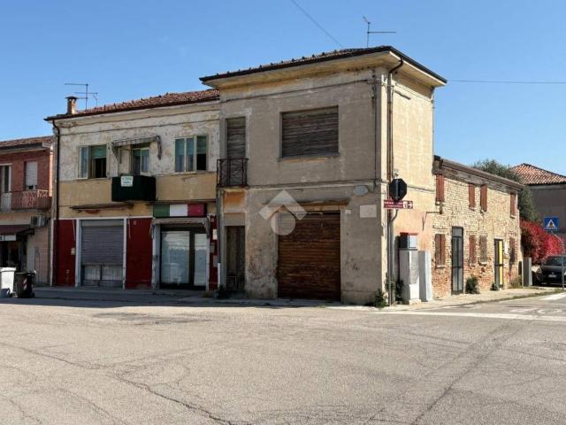 Villa Indipendente in vendita a Unione Terre e Fiumi, Copparo