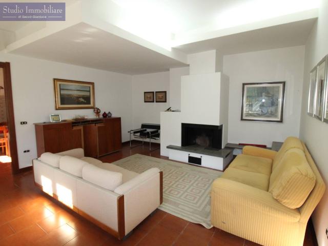 Villa Indipendente in vendita a Corana, Lombardia