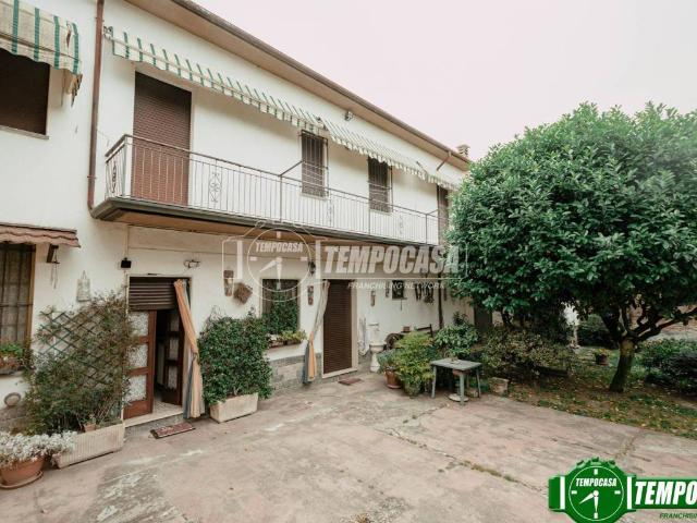 Villa Indipendente in vendita a Corana, Lombardia