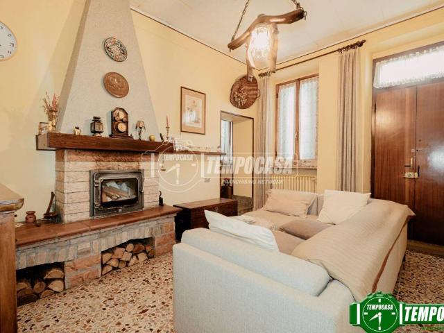 Villa Indipendente in vendita a Corana, Lombardia