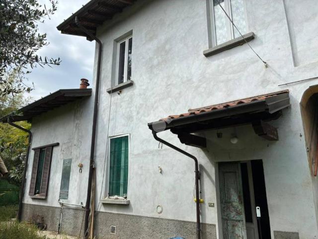 Villa Indipendente in vendita a Corbetta, Lombardia