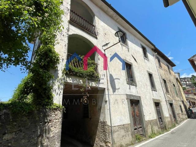 Villa Indipendente in vendita a Unione dei comuni Media Valle del Serchio, Coreglia Antelminelli