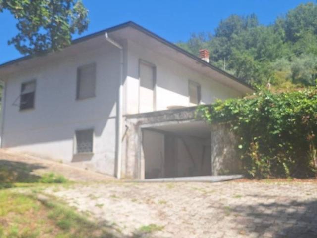 Villa Indipendente in vendita a Unione dei comuni Media Valle del Serchio, Coreglia Antelminelli