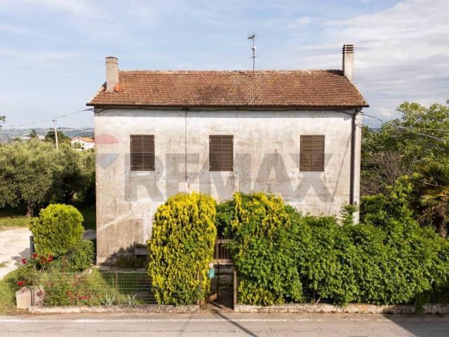 Villa Indipendente in vendita a Ville, Marche