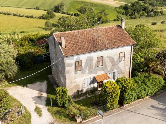 Villa Indipendente in vendita a Ville, Marche
