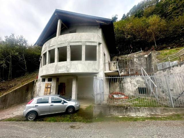 Villa Indipendente in vendita a Unione Montana di Comuni delle Valli di Lanzo, Ceronda e Casternone, Piemonte