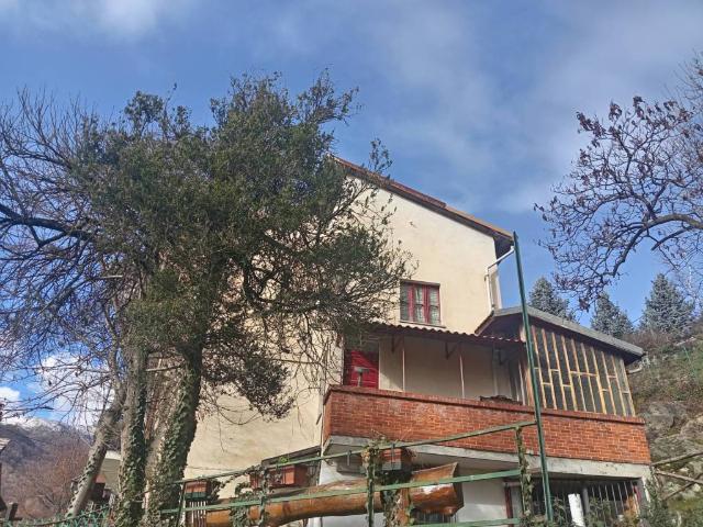 Villa Indipendente in vendita a Unione Montana di Comuni delle Valli di Lanzo, Ceronda e Casternone, Piemonte