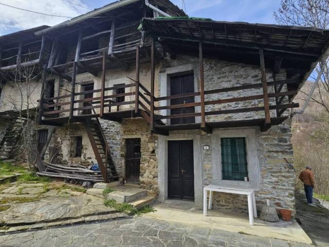 Villa Indipendente in vendita a Unione Montana di Comuni delle Valli di Lanzo, Ceronda e Casternone, Piemonte