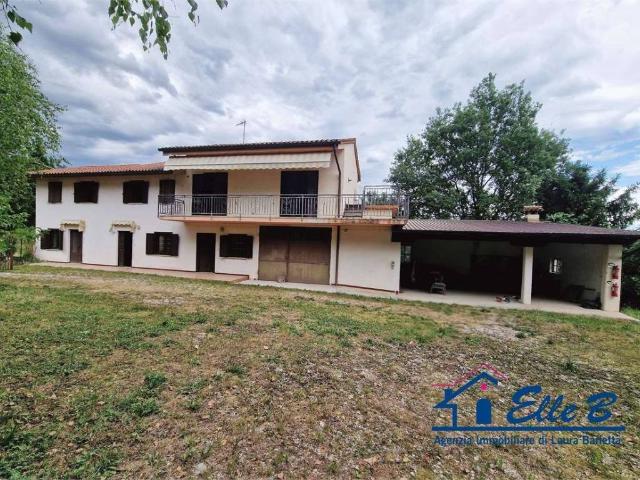 Villa Indipendente in vendita a Cormons, Friuli-Venezia Giulia