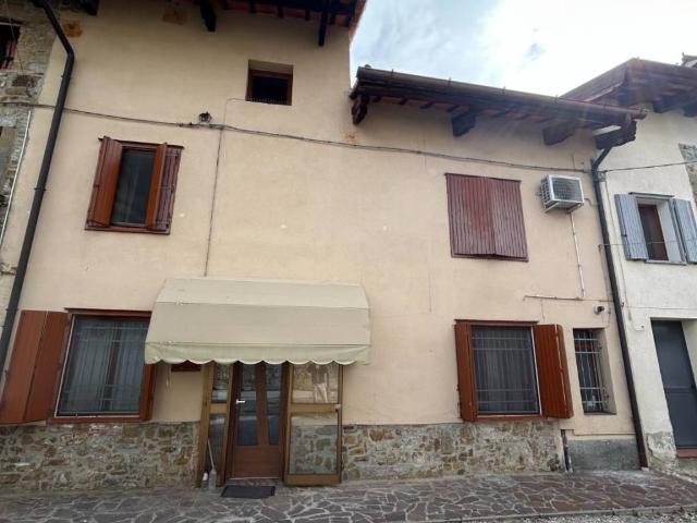 Villa Indipendente in vendita a Cormons, Friuli-Venezia Giulia