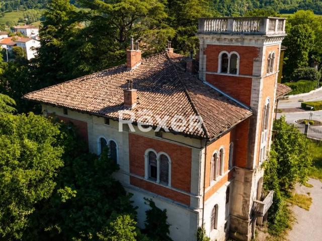 Villa Indipendente in vendita a Cormons, Friuli-Venezia Giulia