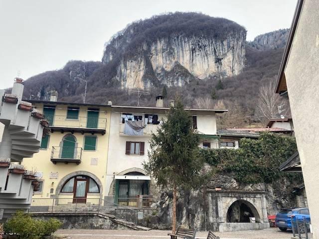 Villa Indipendente in vendita a Comunità Montana della Valle Brembana, Cornalba