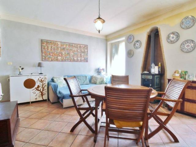 Villa Indipendente in vendita a Cornale, Lombardia