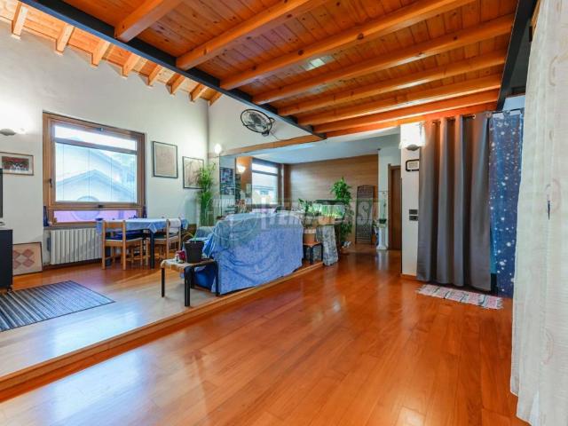 Villa Indipendente in vendita a Cornate D'adda, Lombardia