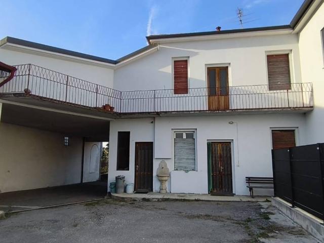 Villa Indipendente in vendita a Cornate D'adda, Lombardia