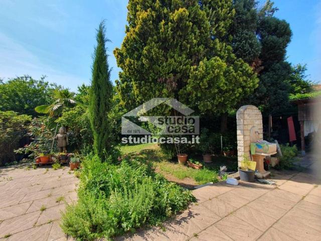 Villa Indipendente in vendita a Cornate D'adda, Lombardia