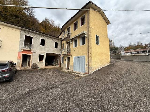 Villa Indipendente in vendita a Cornedo Vicentino, Veneto