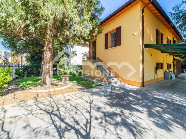 Villa Indipendente in vendita a Pianura Reggiana, Re