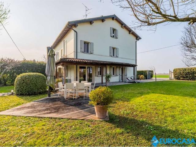 Villa Indipendente in vendita a Pianura Reggiana, Re