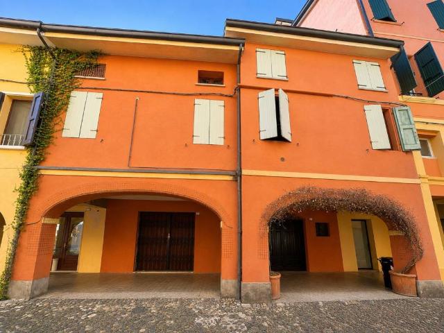 Villa Indipendente in vendita a Pianura Reggiana, Re