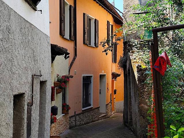 Villa Indipendente in vendita a Corrido, Lombardia