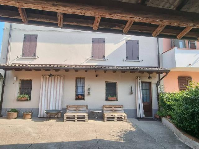 Villa Indipendente in vendita a Corte De' Cortesi, Lombardia
