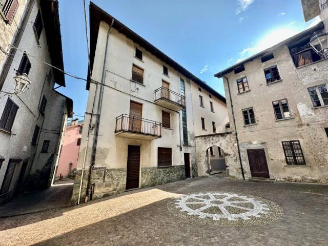 Villa Indipendente in vendita a Cortenova, Lombardia