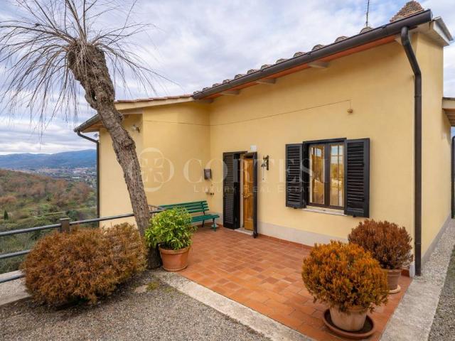 Villa Indipendente in vendita a Montecchio, Cortona