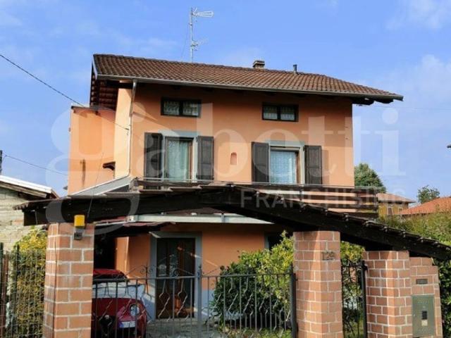 Villa Indipendente in vendita a Lorazzo, Piemonte