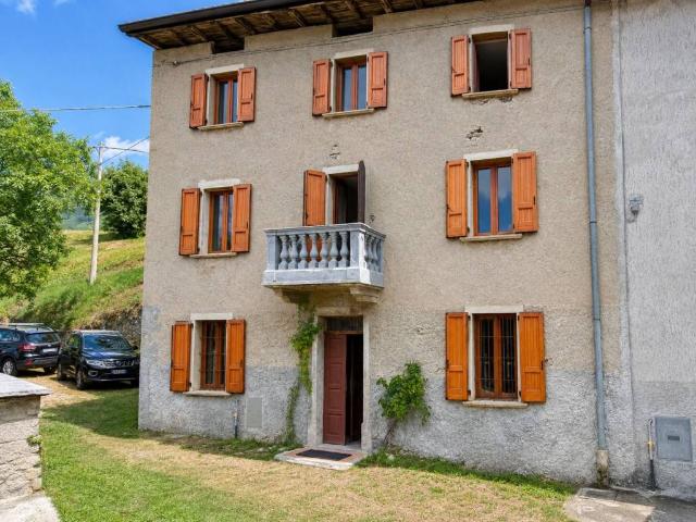 Villa Indipendente in vendita a Comunità Montana della Valle Brembana, Costa Di Serina