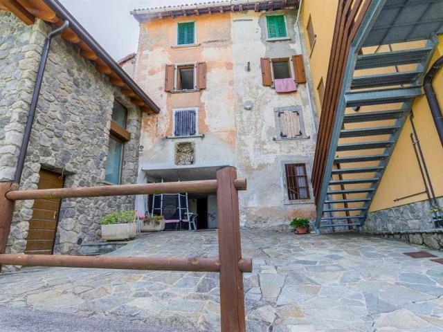Villa Indipendente in vendita a Comunità Montana della Valle Brembana, Costa Di Serina