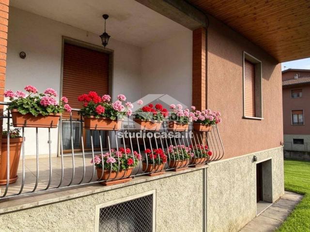 Villa Indipendente in vendita a Branico, Costa Volpino