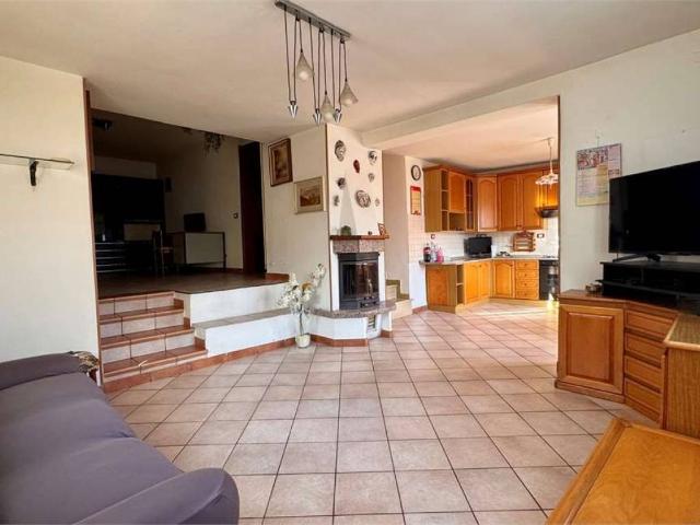 Villa Indipendente in vendita a Costa Volpino, Lombardia