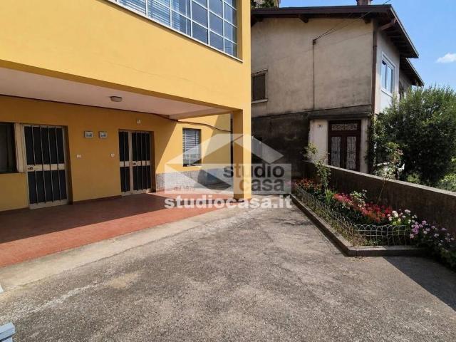 Villa Indipendente in vendita a Costa Volpino, Lombardia