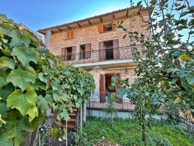 Villa Indipendente in vendita a Costacciaro, Umbria