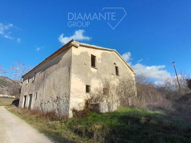 Rustico in vendita a Costacciaro, Umbria
