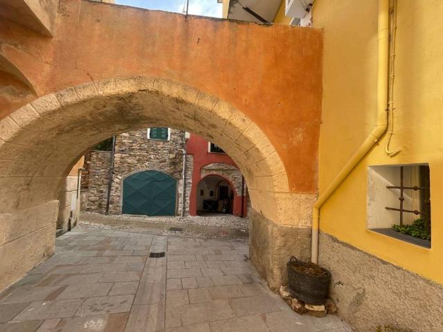 Villa Indipendente in vendita a Costarainera, Liguria