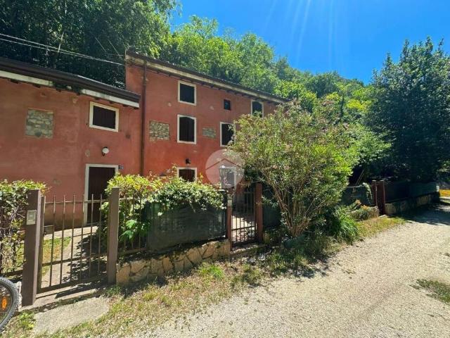 Villa Indipendente in vendita a Castion Veronese, Costermano