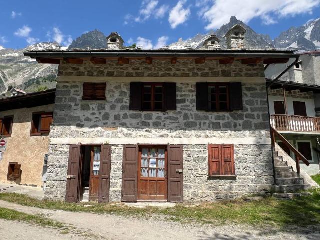 Villa Indipendente in vendita a Courmayeur, Aosta