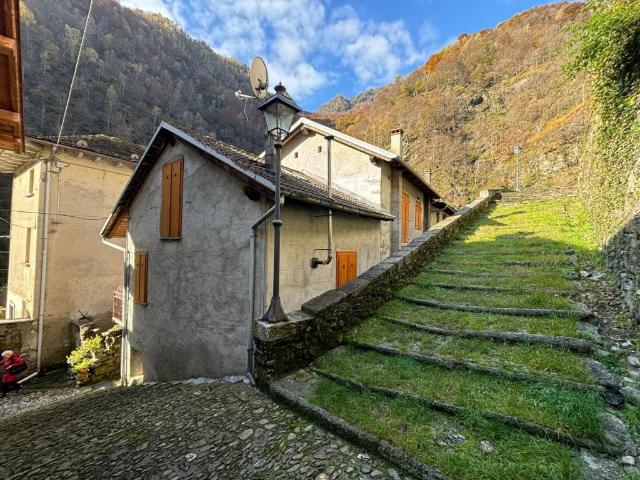 Villa Indipendente in vendita a Piemonte, Vercelli