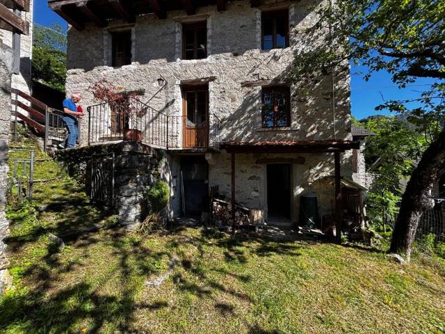 Villa Indipendente in vendita a Cellio con Breia, Piemonte