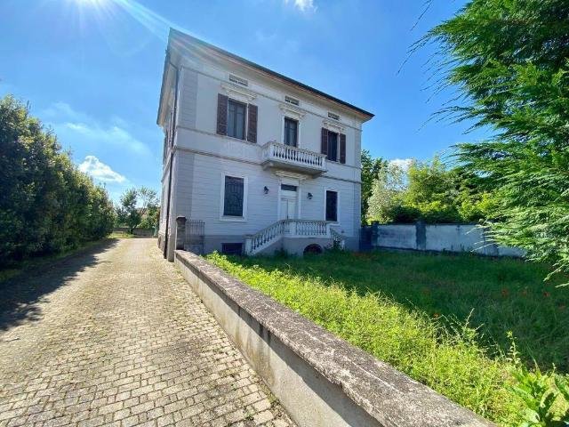 Villa Indipendente in vendita a Sant'Ambrogio, Cremona